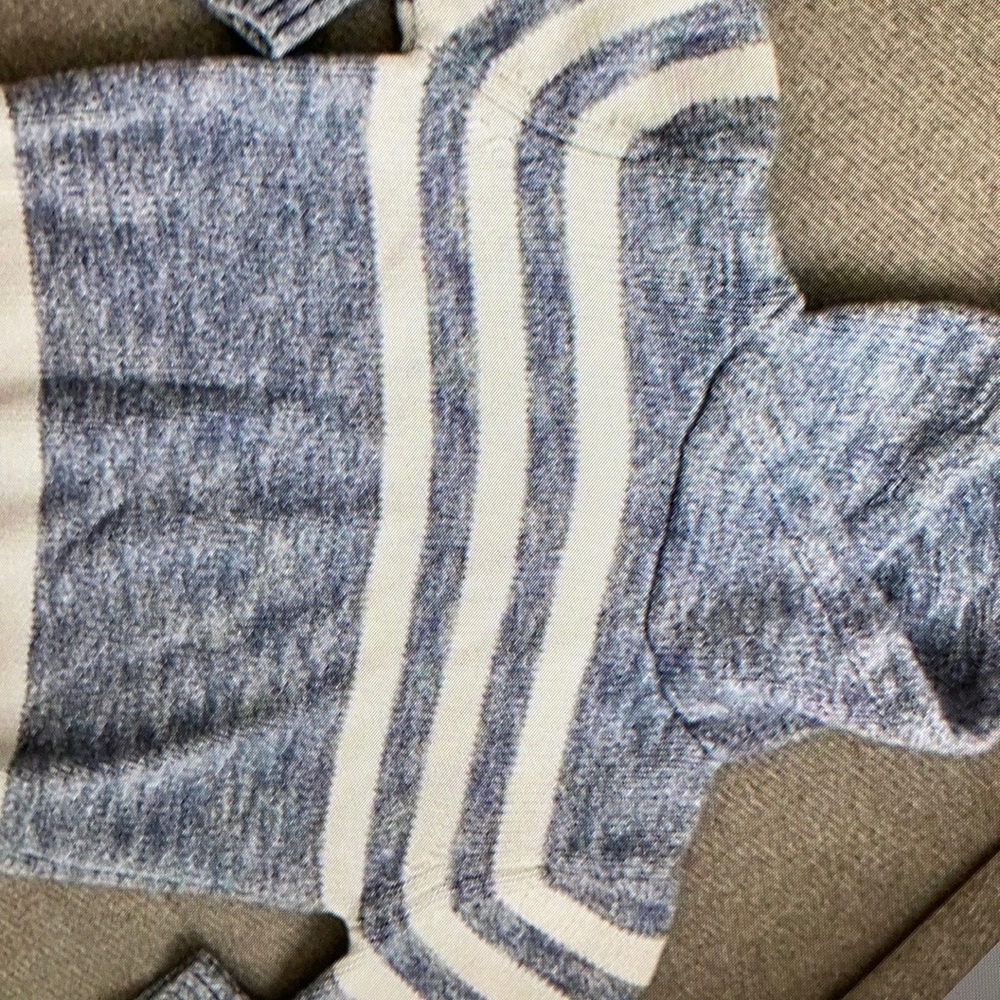 Good condition neck long sleeve shirt